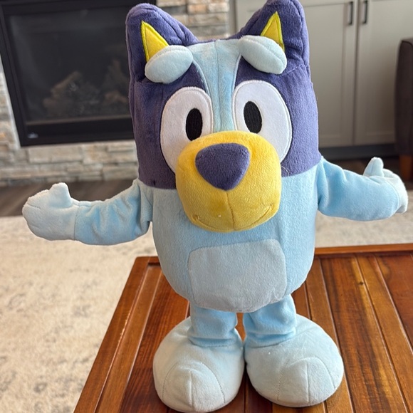 Bluey Other - Bluey Dance and Play Animated Plush